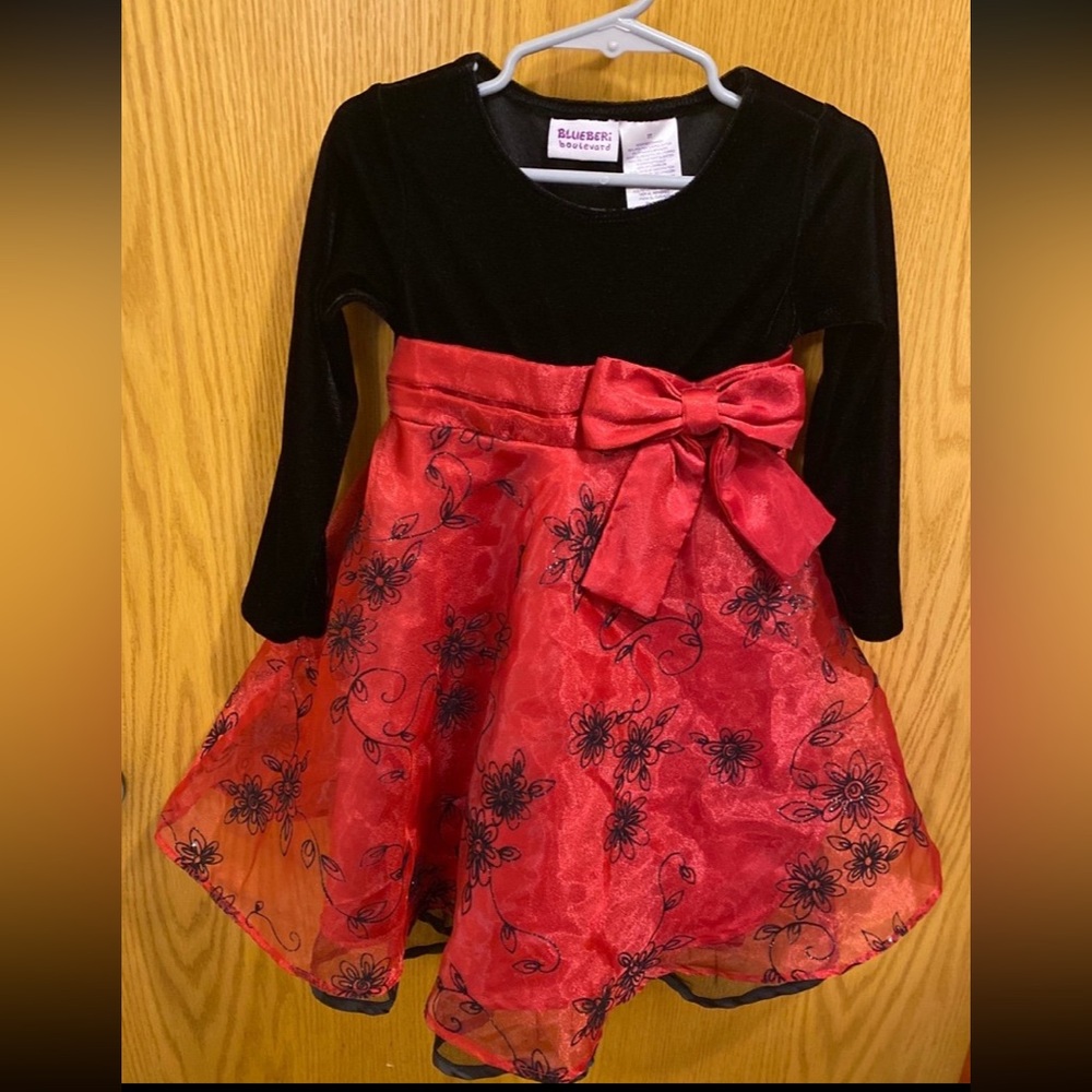 SOLD- 3T Girls BlueBeri Boulevard Red & Black Holiday Dress